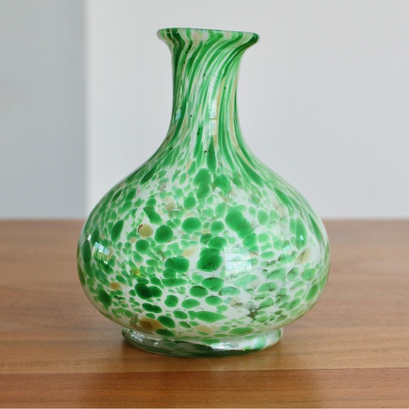 Vintage Art Glass Vase Hand Blown Green and White Spotted Confetti - Picture 6 of 8
